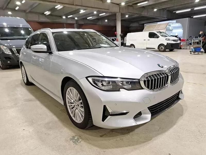 Cinza prata Usado 2021 BMW 318 Luxury Line Carrinha | € 23.690 (Super Preço) - Imagem 1/4
