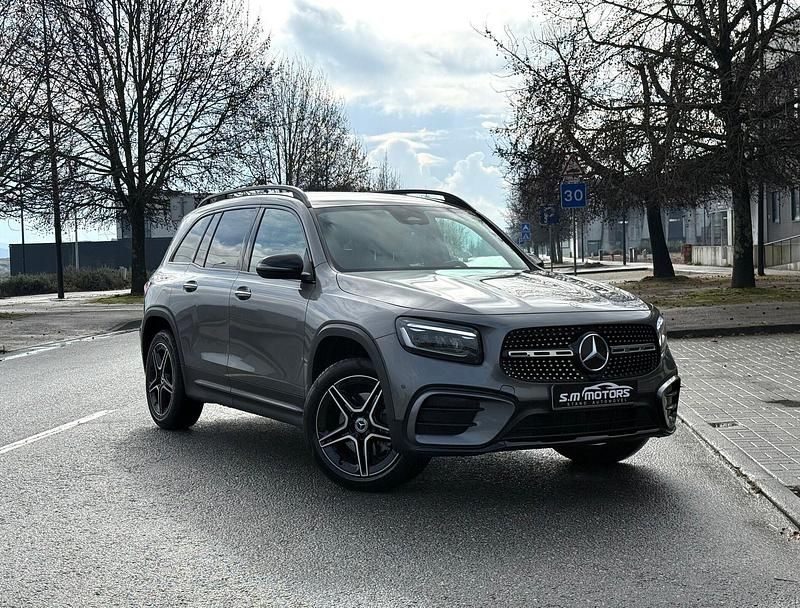 Cinza Usado 2024 Mercedes GLB180 AMG line SUV | € 49.500 (Preço justo) - Imagem 1/4