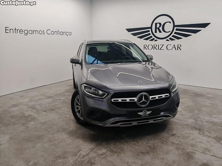 Cinza Usado 2021 Mercedes GLA180 SUV | € 32.490 (Super Preço) - Imagem 1/1