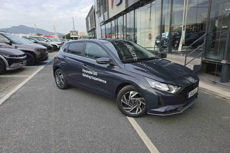 Cinzento Usado 2024 Hyundai i20 Comfort Citadino | € 17.990 (Bom preço) - Imagem 1/4