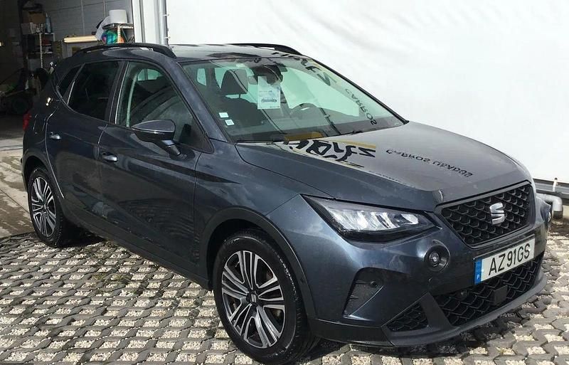Cinza Usado 2023 Seat Arona Style SUV | € 16.890 (Preço justo) - Imagem 1/4