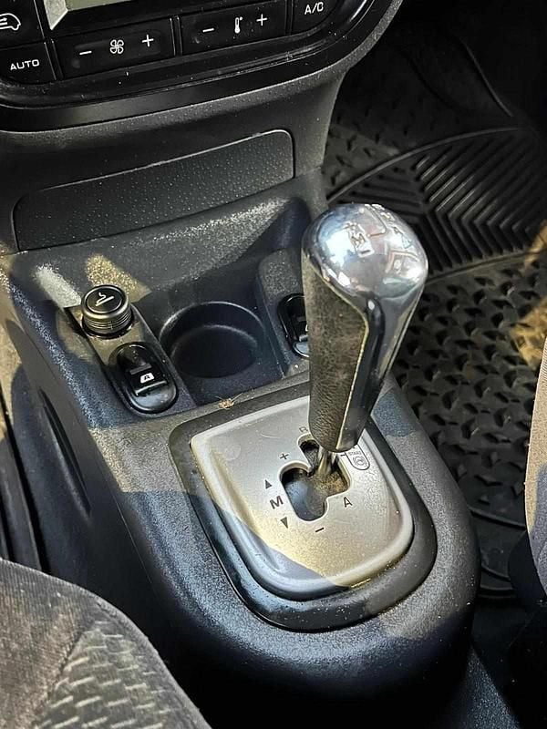 Usado Citroën C3 70 HP (51 kW) 2009 Cinzento