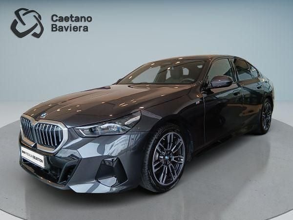 Cinza Usado 2024 BMW 520 Sedan | € 54.900 - Imagem 1/4