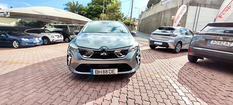 Usado Mitsubishi Colt Invite 91 HP (66 kW) 2024 Cinzento Citadino