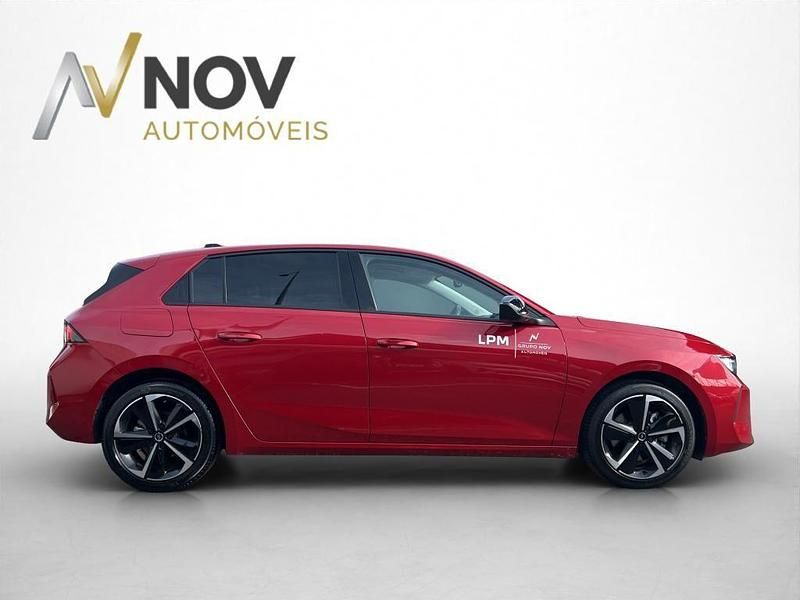Usado Opel Astra Elegance 130 HP (95 kW) 2024 Vermelho