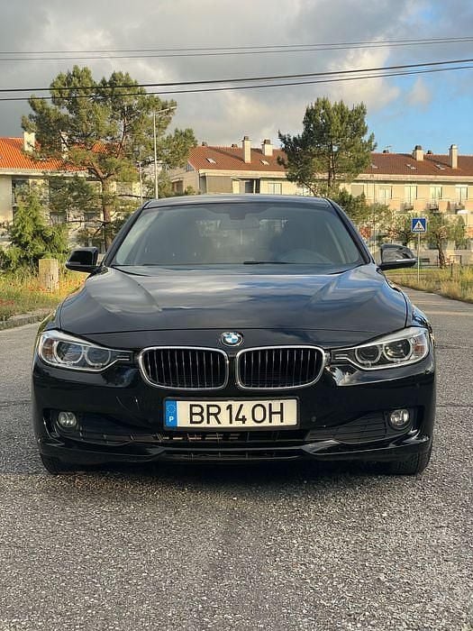 Preto Usado 2013 BMW 320 Sedan | € 15.500 (Bom preço) - Imagem 1/4