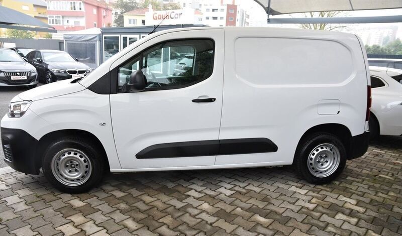 Usado Citroën Berlingo Shine 102 HP (75 kW) 2021 Branco Monovolume