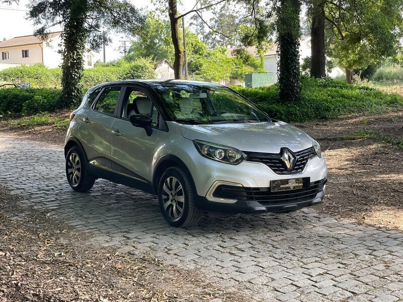 Cinza Usado 2018 Renault Captur Intens SUV | € 13.750 (Preço justo) - Imagem 1/4