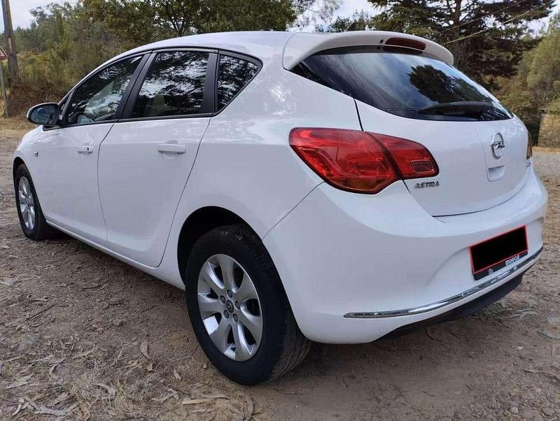 Branco Usado 2015 Opel Astra Selection Sedan | € 8.500 (Preço justo) - Imagem 1/4