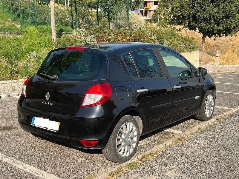 Usado 2010 Renault Clio II Sedan | € 5.500 (Bom preço) - Imagem 1/4