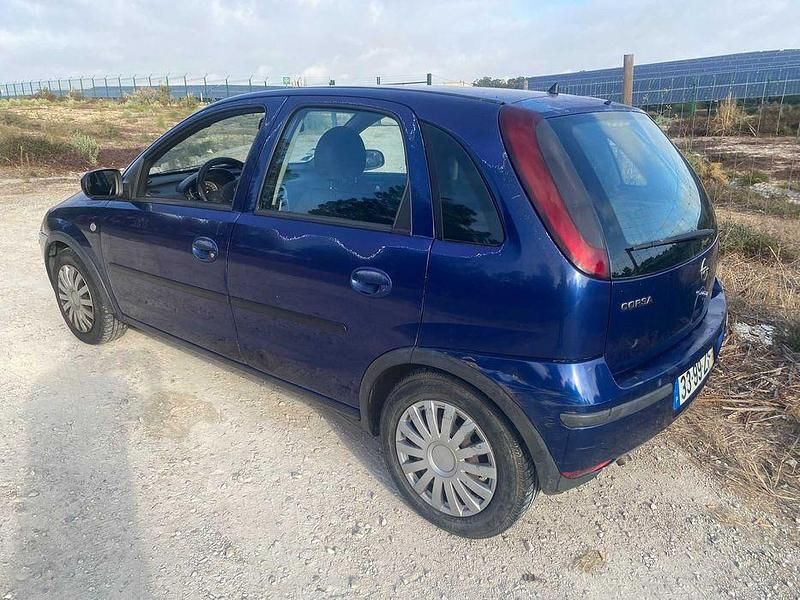 Usado Opel Corsa Cosmo 70 HP (51 kW) 2004 Sedan