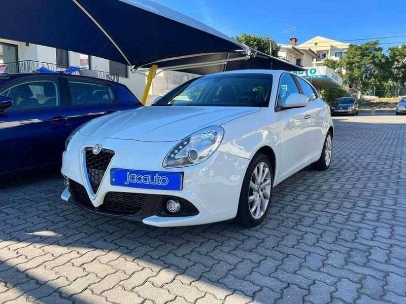 Branco Usado 2015 Alfa Romeo Giulietta Distinctive Citadino | € 13.500 - Imagem 1/4