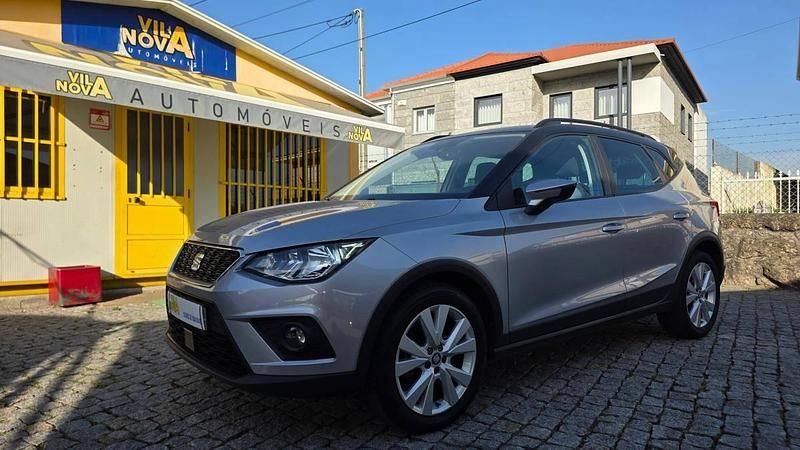 Cinza Usado 2021 Seat Arona Style SUV | € 14.400 (Bom preço) - Imagem 1/4