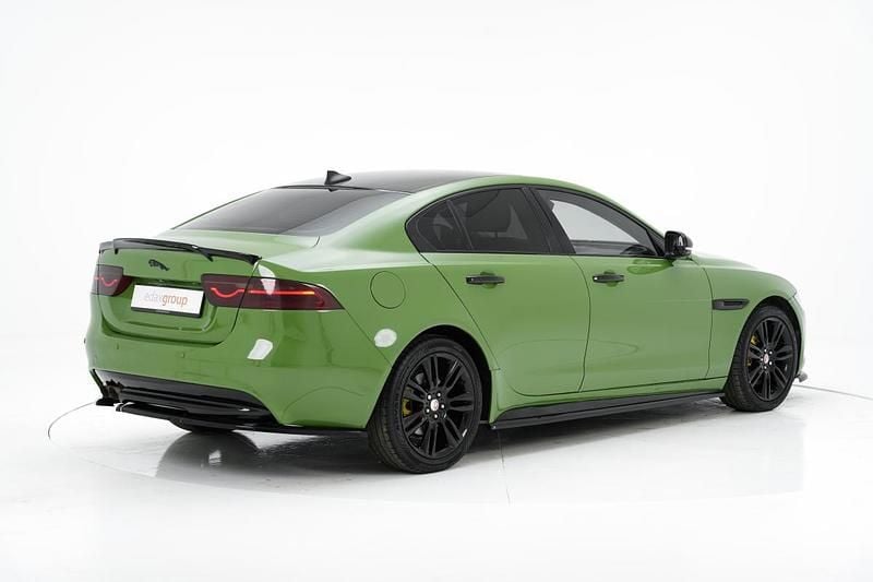 Usado Jaguar XE 180 HP (132 kW) 2016 Verde Sedan