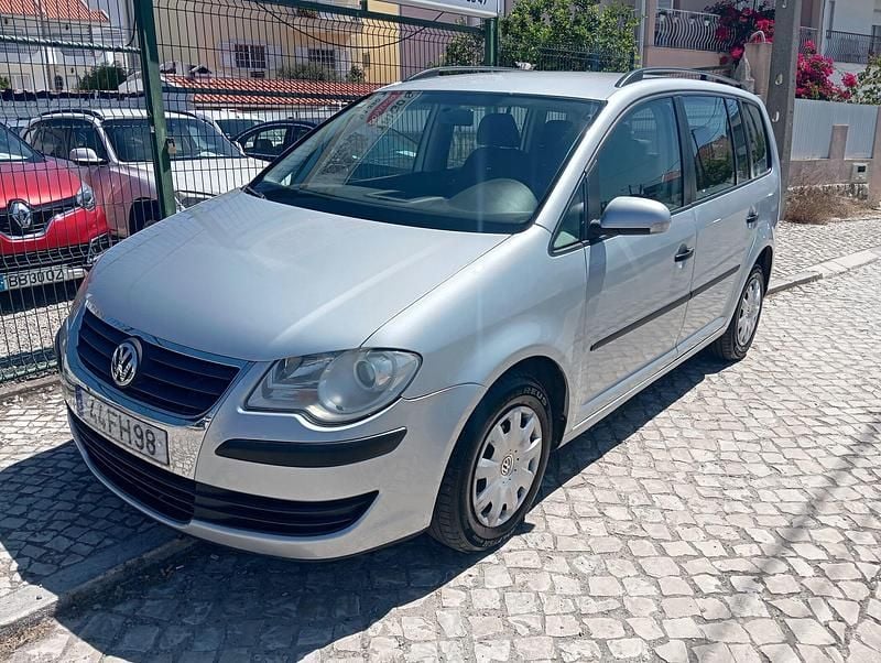 Cinza Usado 2008 VW Touran Conceptline Monovolume | € 8.900 - Imagem 1/4