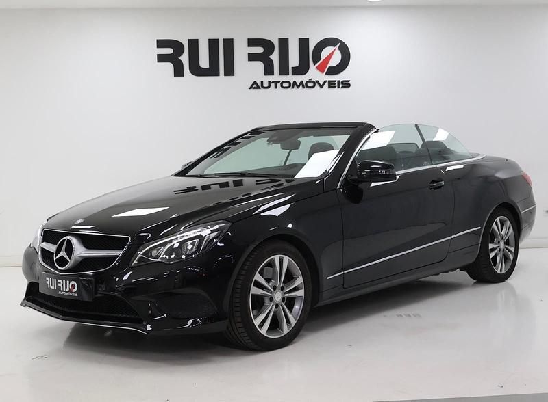 Preto Usado 2015 Mercedes E250 Cabrios | € 29.900 - Imagem 1/4
