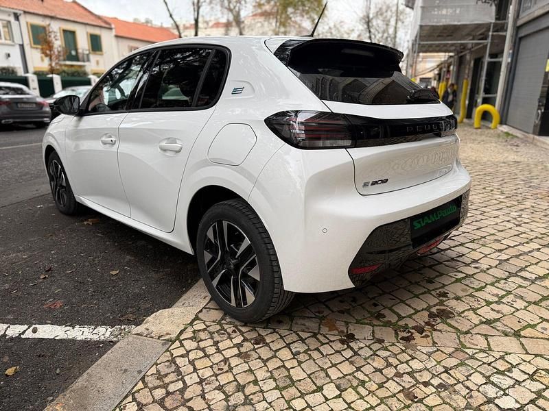 Usado Peugeot e-208 Style 100 kW (136 HP) 2024 Cinza Citadino