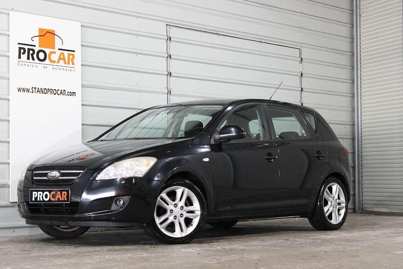 Preto Usado 2007 Kia Ceed EX Citadino | € 7.250 - Imagem 1/4