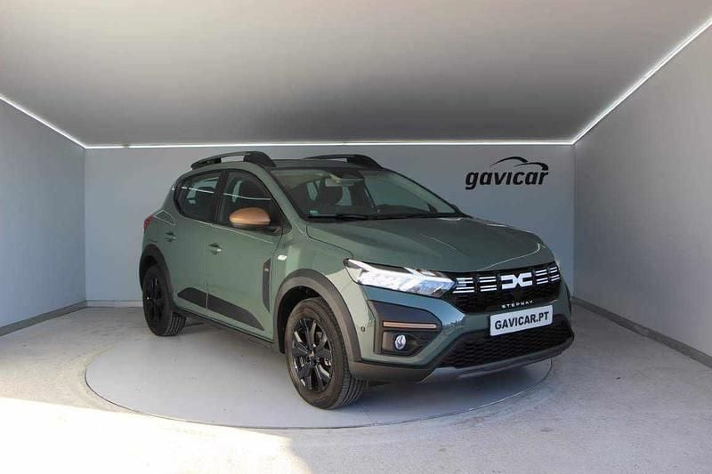 Cinzento Usado 2025 Dacia Sandero Citadino | € 18.500 (Preço justo) - Imagem 1/4