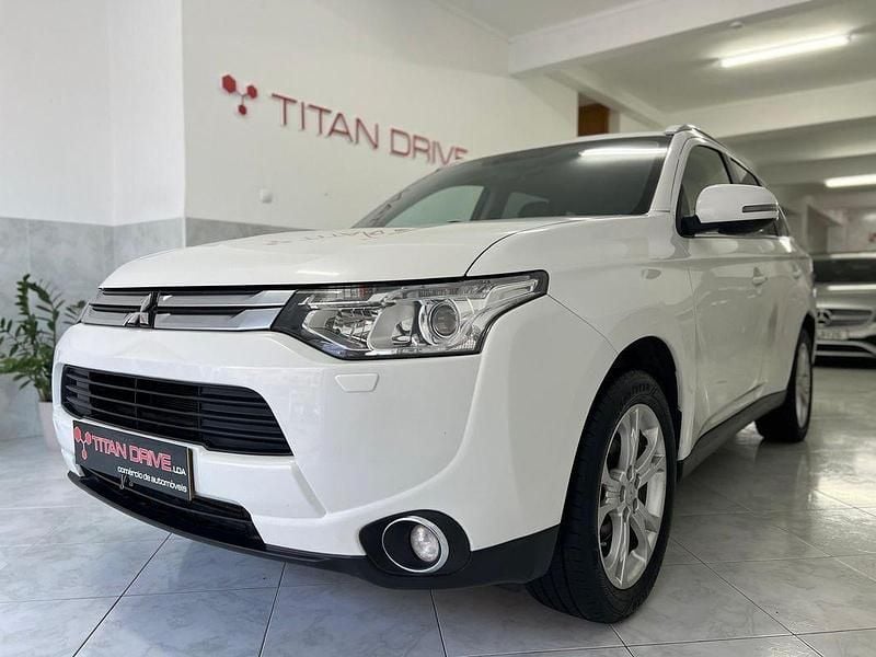 Branco Usado 2015 Mitsubishi Outlander Instyle SUV | € 16.500 (Preço justo) - Imagem 1/4