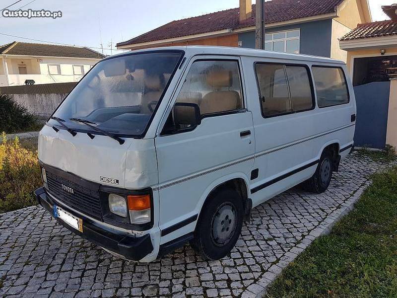 Vendido Toyota HiAce 9 Lugares - Mist. - Carros usados para venda