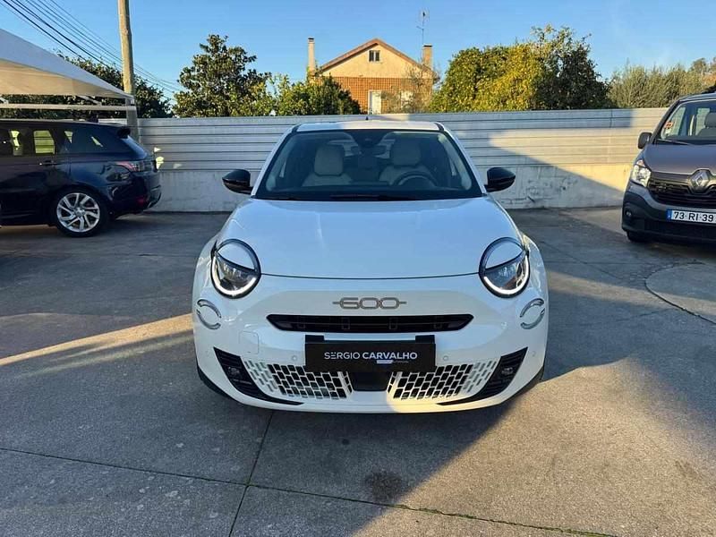Usado Fiat 600 La Prima 136 HP (100 kW) 2025 Branco SUV