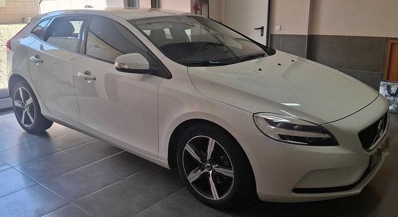 Usado 2016 Volvo V40 Carrinha | € 14.750 (Preço justo) - Imagem 1/4