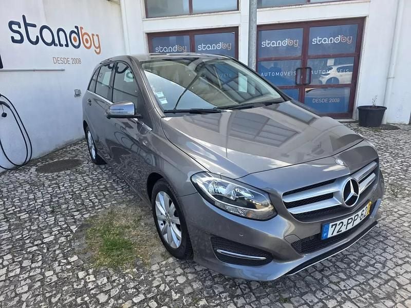 Cinza Usado 2015 Mercedes B180 Monovolume | € 10.950 (Bom preço) - Imagem 1/4
