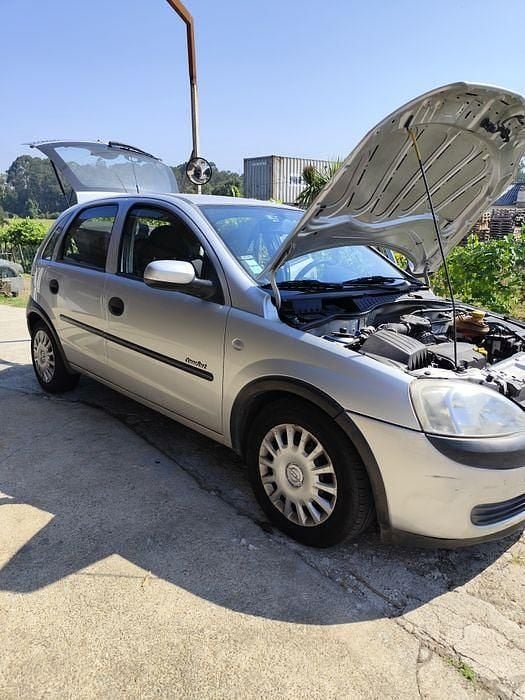 Usado 2002 Opel Corsa Sedan | € 1.900 (Bom preço) - Imagem 1/4