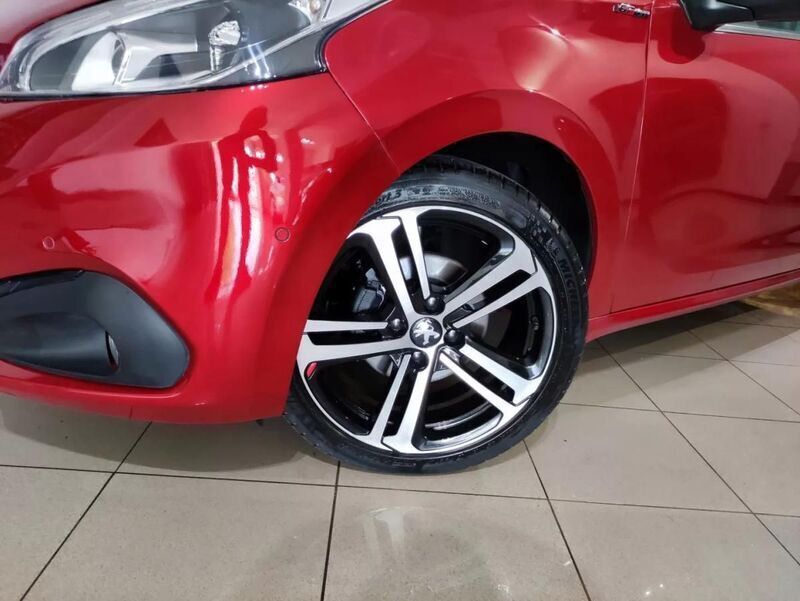 Usado Peugeot 208 GT-line 110 HP (80 kW) 2018 Vermelho Citadino