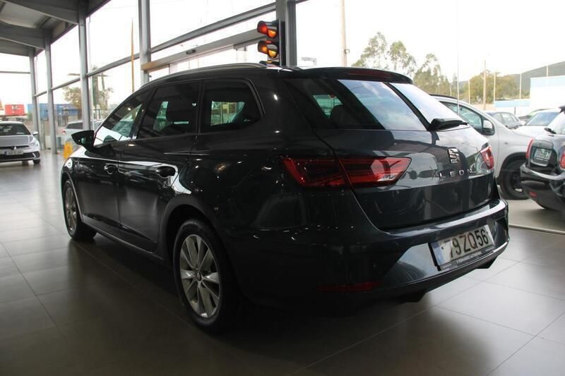 Usado Seat Leon ST 115 HP (84 kW) 2019 Antracite Carrinha