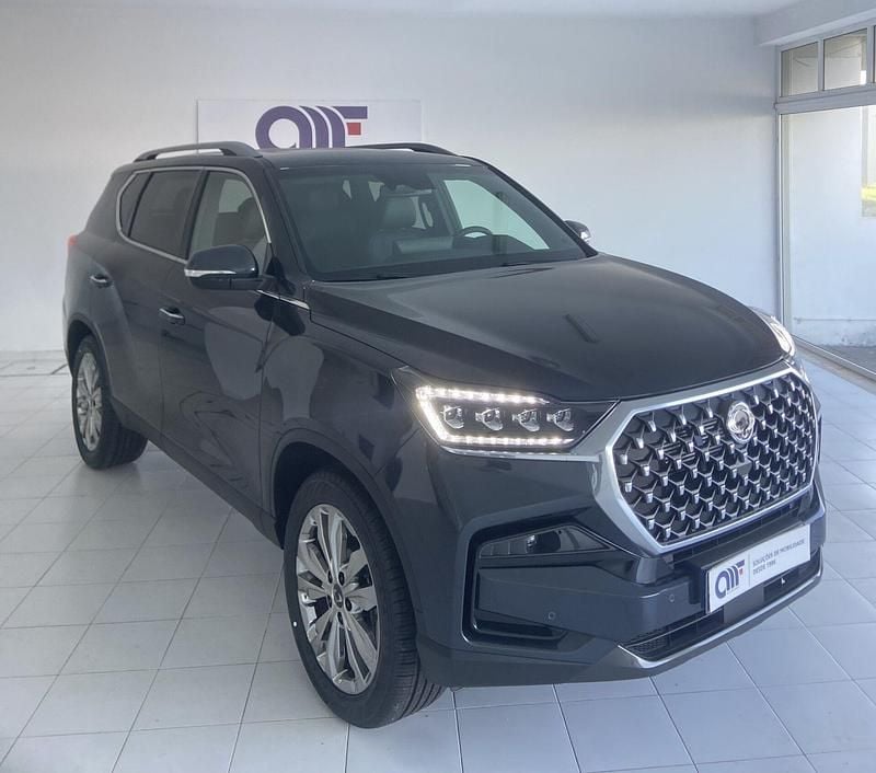 Cinza Novo 2025 Ssangyong (KGM) Rexton SUV | € 36.000 - Imagem 1/4