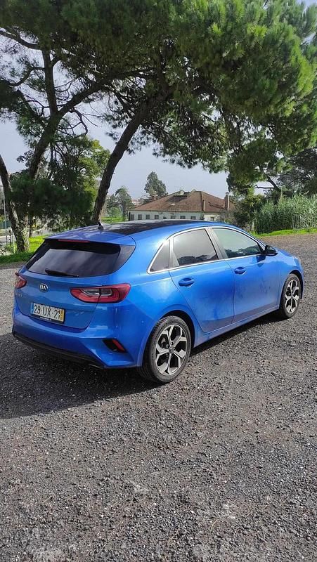 Usado Kia Ceed 136 HP (100 kW) 2018 Azul Citadino