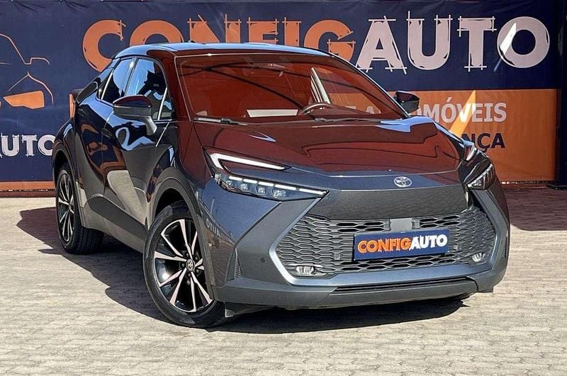 Cinza Usado 2024 Toyota C-HR SUV | € 36.990 (Caro) - Imagem 1/4