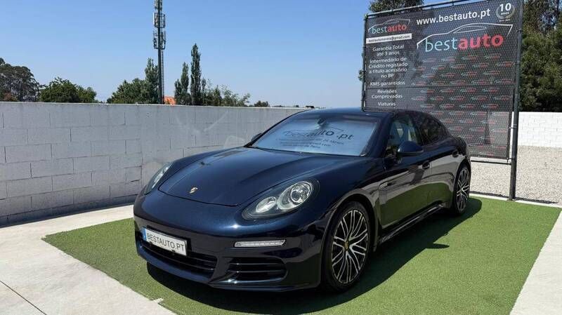 Azul Usado 2015 Porsche Panamera Sedan | € 39.999 - Imagem 1/4