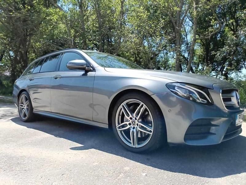 Cinzento Usado 2017 Mercedes E220 Carrinha | € 26.900 (Preço elevado) - Imagem 1/4