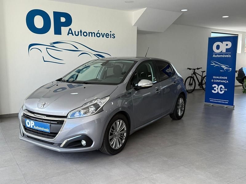 Cinza Usado 2019 Peugeot 208 Signature Sky Citadino | € 13.750 (Preço justo) - Imagem 1/4