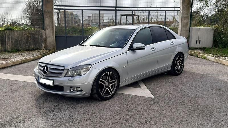 Usado Mercedes C250 204 HP (150 kW) 2009 Sedan