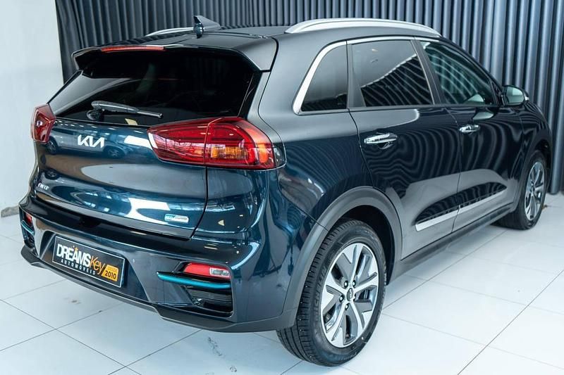 Usado Kia e-Niro 150 kW (204 HP) 2022 Azul SUV