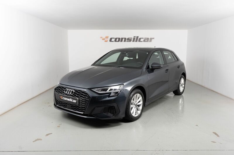 Cinza Usado 2022 Audi A3 Sportback Advanced Citadino | € 22.680 - Imagem 1/4