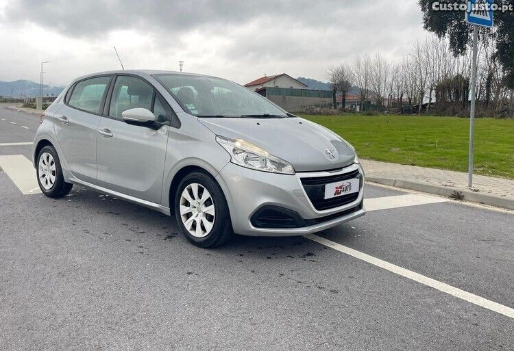 Cinza Usado 2016 Peugeot 208 Active Citadino | € 8.900 (Preço justo) - Imagem 1/1