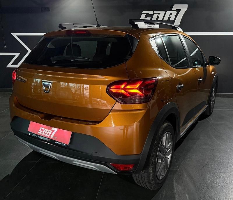 Usado Dacia Sandero Comfort 101 HP (74 kW) 2021 Laranja Citadino