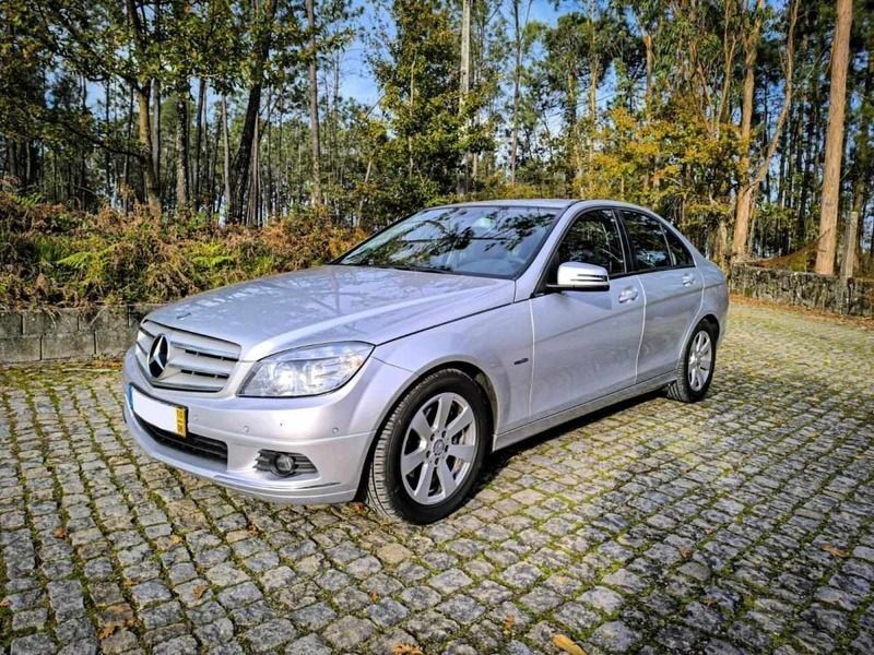 Cinzento Usado 2010 Mercedes C200 Sedan | € 12.500 (Preço justo) - Imagem 1/4