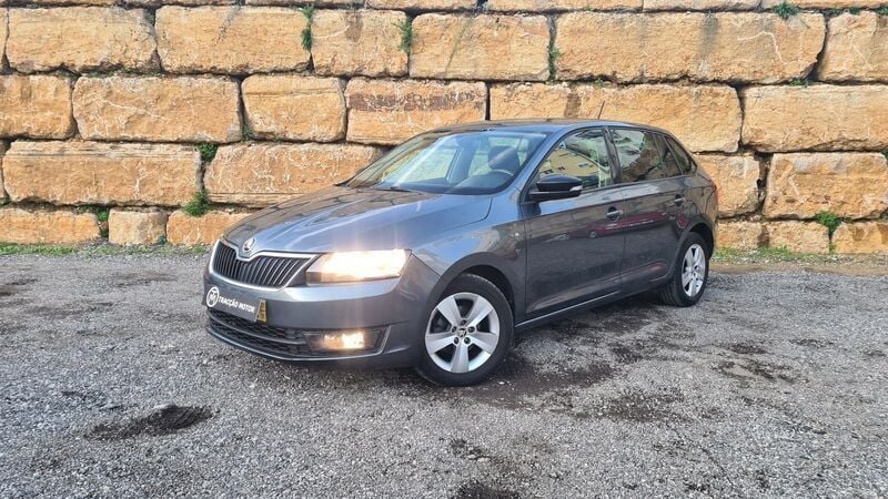 Cinzento Usado 2017 Skoda Rapid Ambition Carrinha | € 10.950 - Imagem 1/4