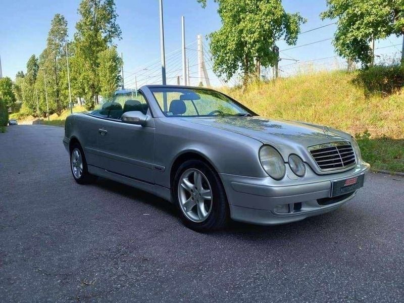 Usado Mercedes CLK200 163 HP (119 kW) 2001 Cinzento Sedan