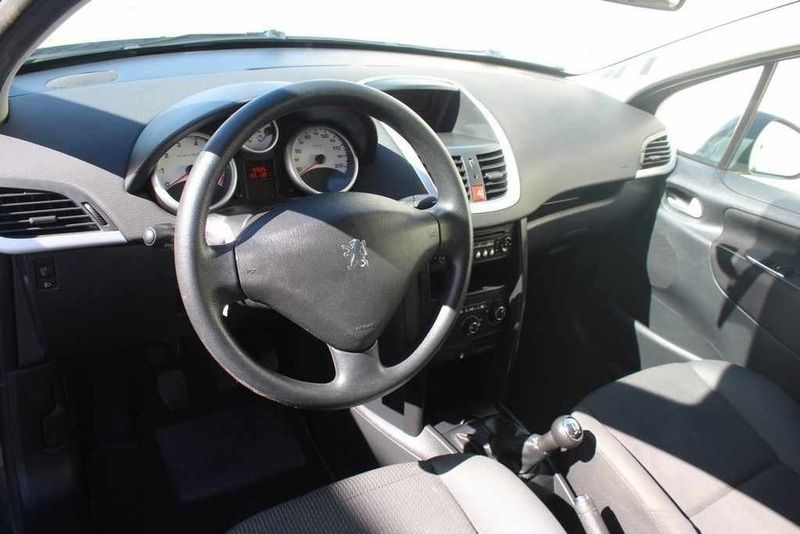 Usado Peugeot 207 95 HP (69 kW) 2010 Cinzento