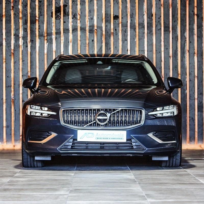 Azul Usado 2018 Volvo V60 Inscription Carrinha | € 41.900 - Imagem 1/4