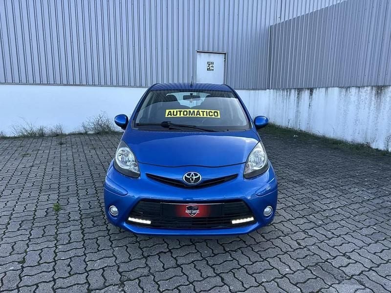 Usado Toyota Aygo Style 68 HP (50 kW) 2013 Azul Citadino