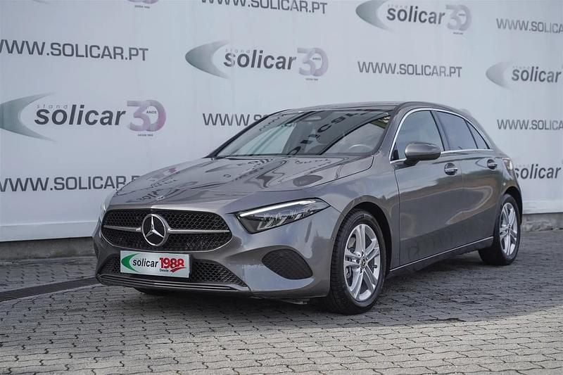 Cinza Usado 2023 Mercedes A200 Progressive Citadino | € 29.990 (Bom preço) - Imagem 1/4
