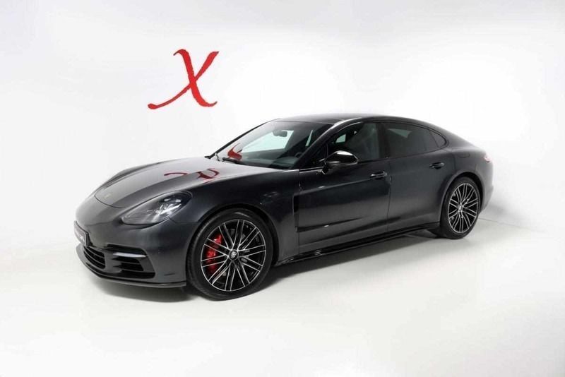 Cinza Usado 2018 Porsche Panamera 4 Sedan | € 88.500 - Imagem 1/4
